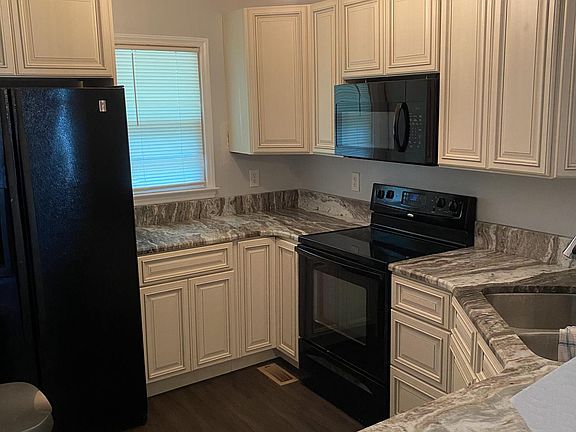 4th image of 4003 King Edward Ct