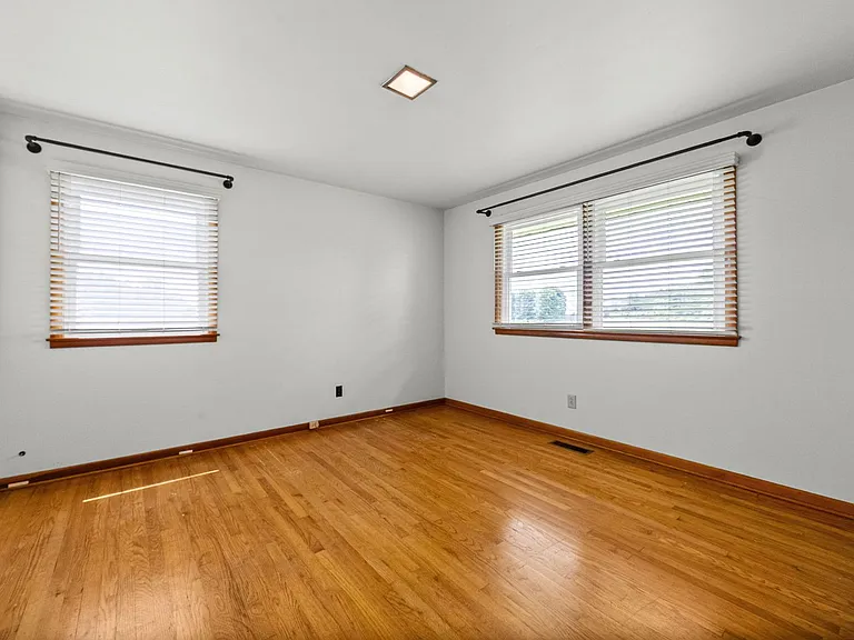 3561 Pickering Rd — Photo 22