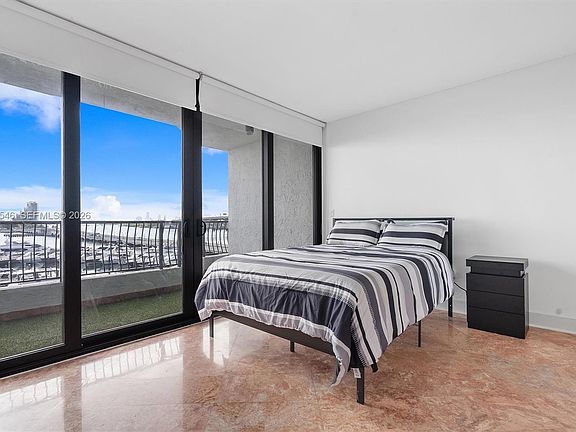 5th image of 555 NE 15th St APT 515