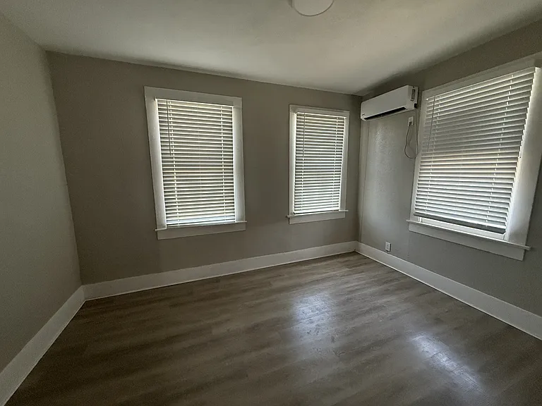 710 5th St #B — Photo 2