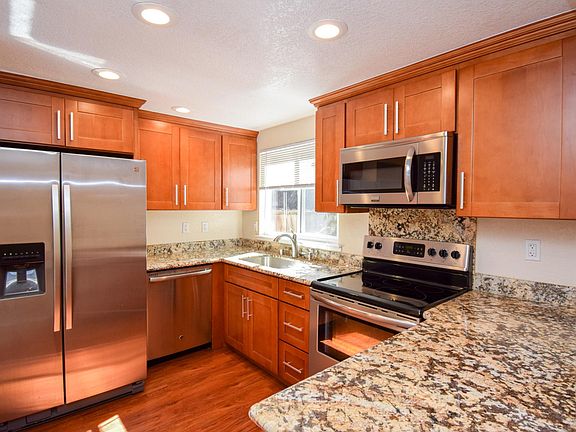 4th image of 532 Tyrella Ave APT 32
