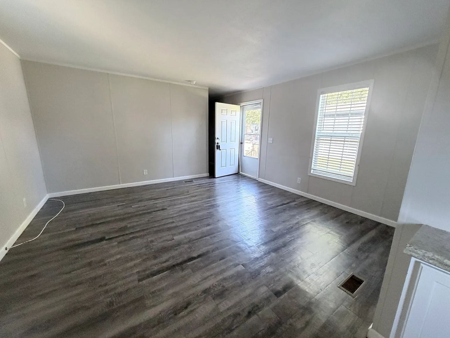 3 bed, 1056 sqft, $1,459 — Photo 4