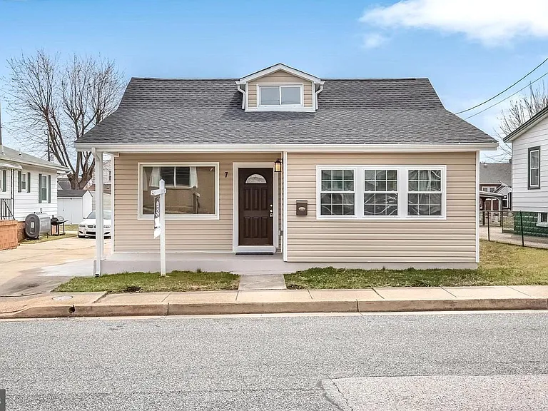 7 Robinson Ave — Photo 16