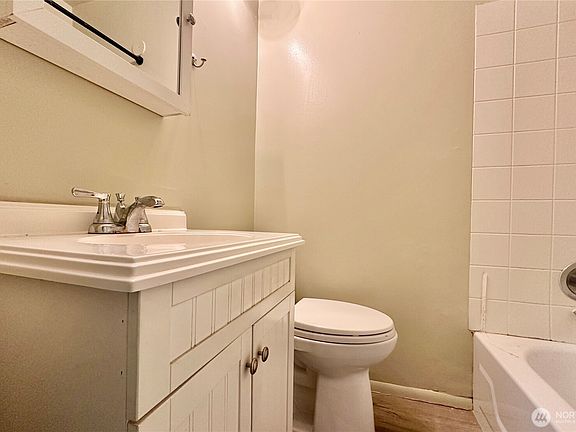 5th image of 112 Wells Ave S #114