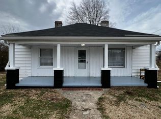 105 S High St, Eden, NC 27288