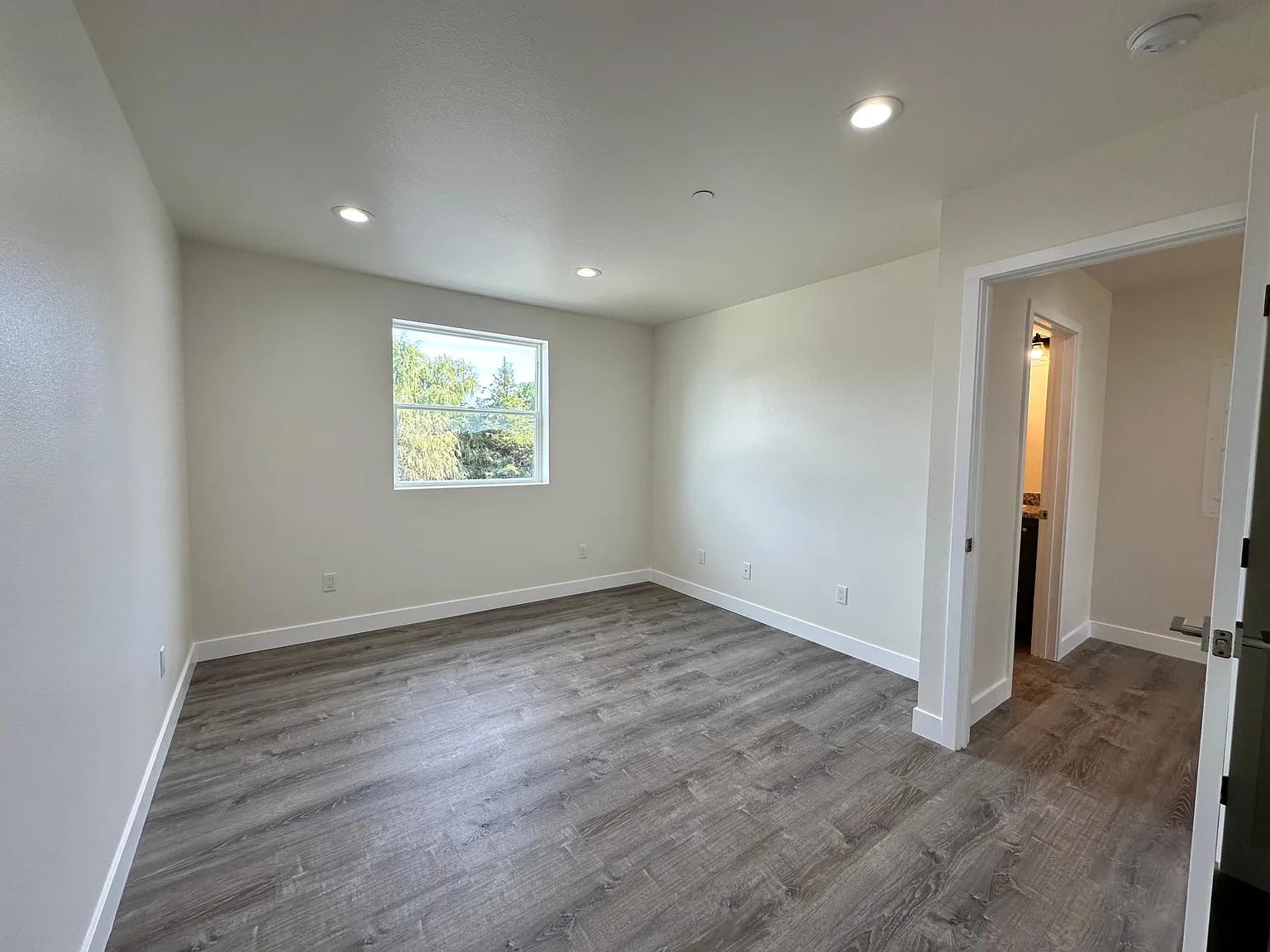 2 bed, 2.5 bath, 1124 sqft, $2,000 — Photo 4