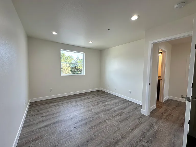 545 C St #8 — Photo 7