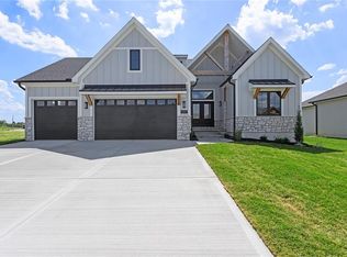 2107 SW Red Barn Ln, Lees Summit, MO 64082