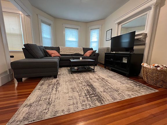 5th image of 229 Belmont St APT 4
