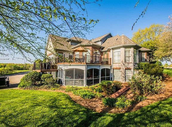 2nd image of 154 Skylite Dr