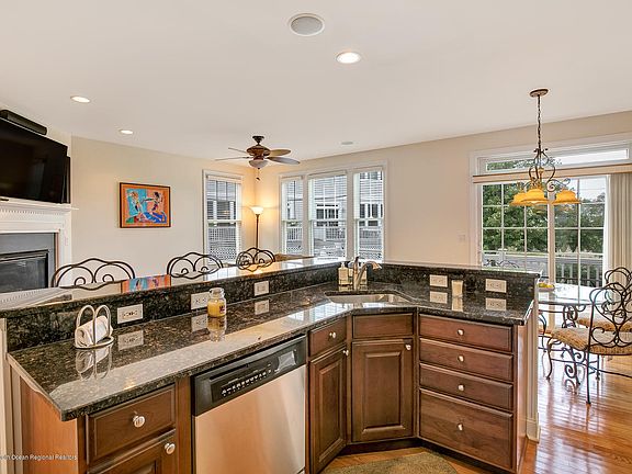 5th image of 613 Park Ave