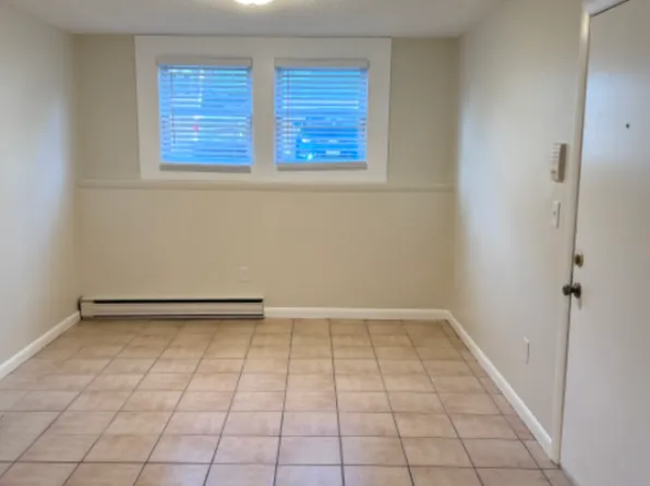 34 Pleasant St APT B, Easthampton, MA 01027