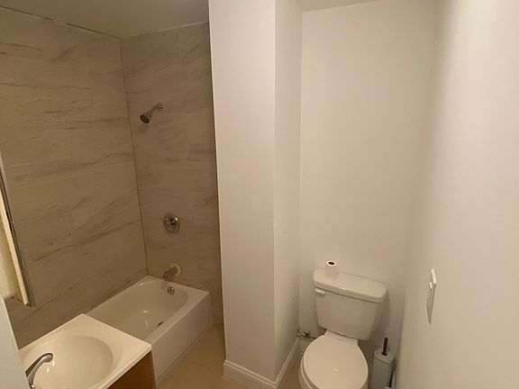 5th image of 86 Bush Ave #1