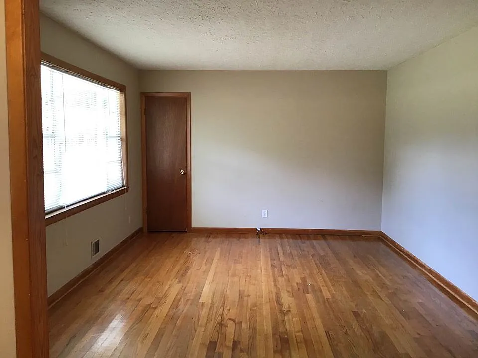 10 Hampton Drive - 1 — Photo 3