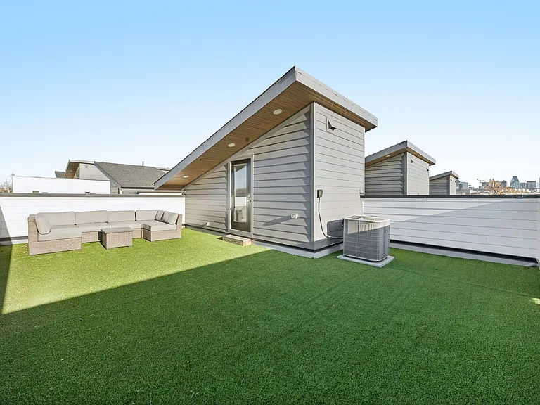 2206 Arroyo Ave — Photo 10