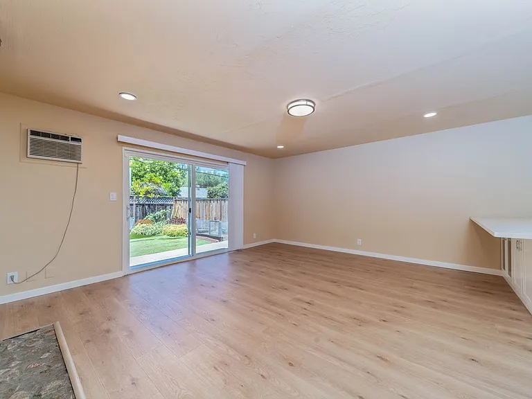877 Miller Ave — Photo 2