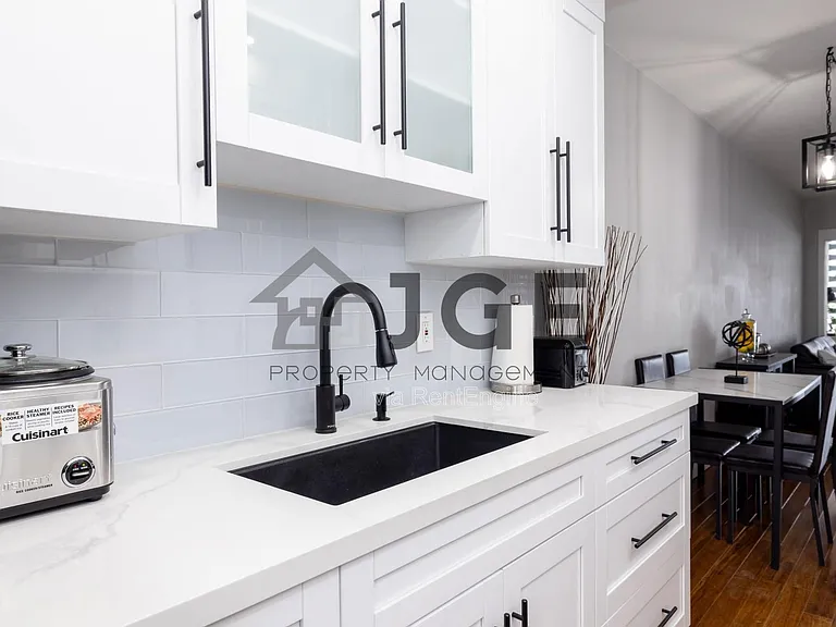 270 NE 191st St #103 — Photo 8