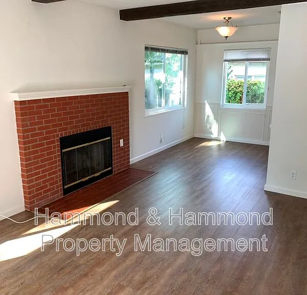 21229 De La Guerra St — Photo 2