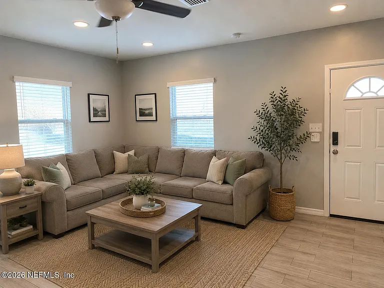 1710 Rowe Ave — Photo 6