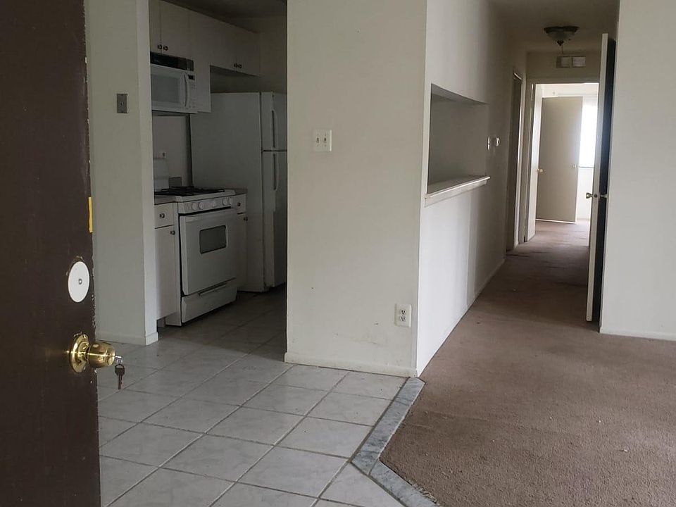 2nd image of 1701 Woodhollow Dr #1701