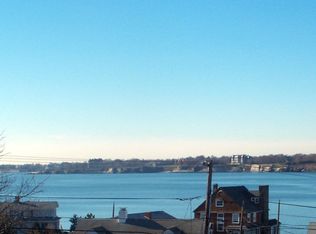 9 S Crest St, Middletown, RI 02842