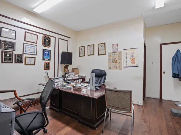 1670 Putnam Avenue image 7 of 10