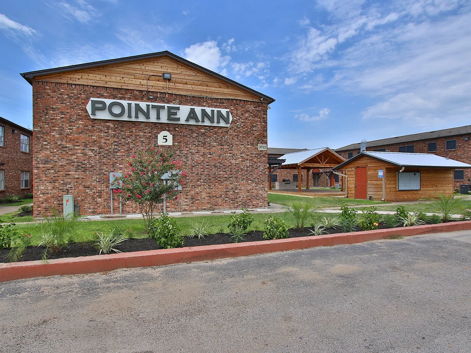 Pointe Ann Apartments — Photo 3