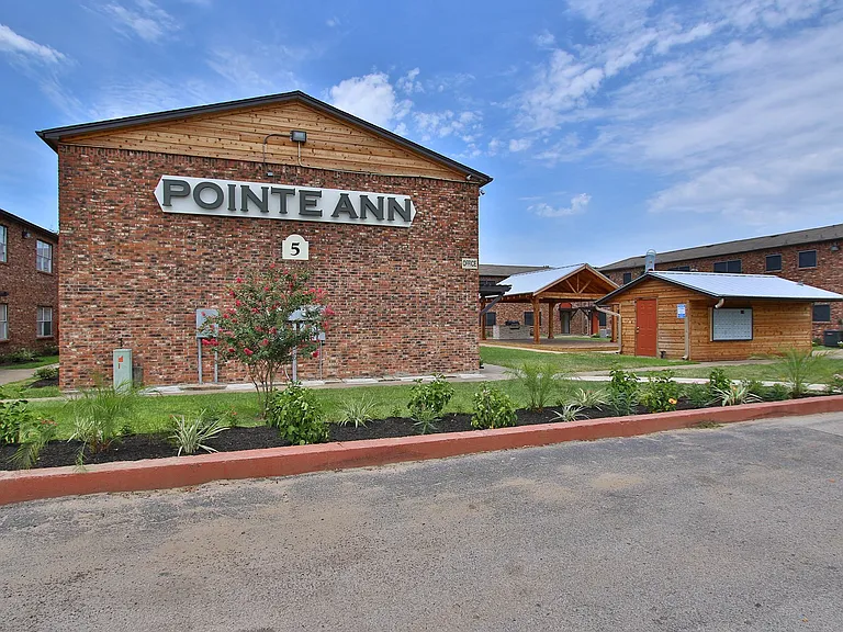 Pointe Ann Apartments — Photo 4