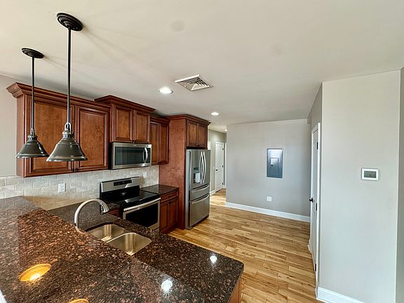 4th image of 11 W Market St #404