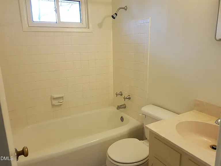 705 Daniels St #C — Photo 7