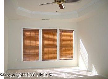 Living rm with tray ceiling