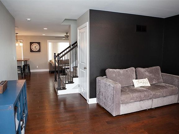3rd image of 301 Sweetwater Cir