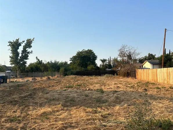 1117 W South St #A, Madera, CA 93638
