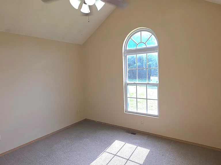 1019 S Missouri Ave — Photo 3