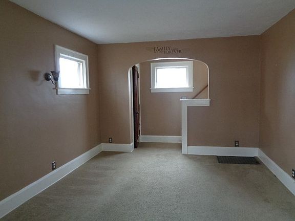 2nd image of 442 Oxford Ave