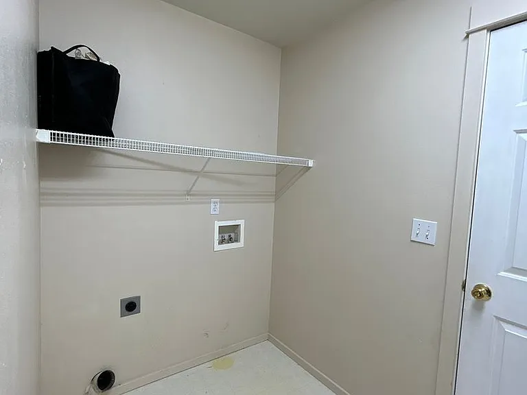 450 NE Hillcrest St — Photo 9
