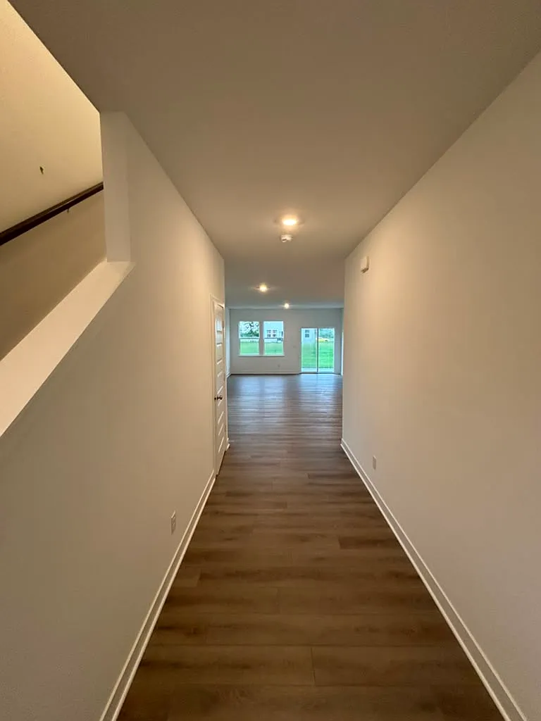 5 bed, 2460 sqft, $2,645 — Photo 3