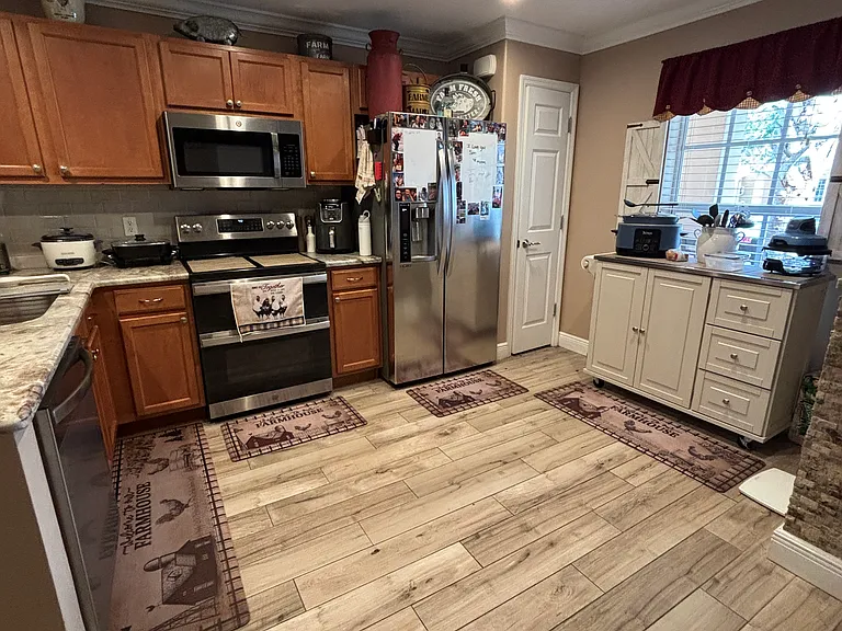 5182 Beckton Rd #5182 — Photo 2