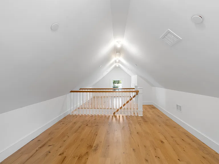 11 Shinnecock Rd — Photo 9