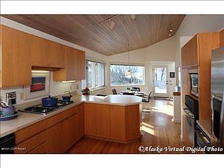 3rd image of 3910 Geneva Pl