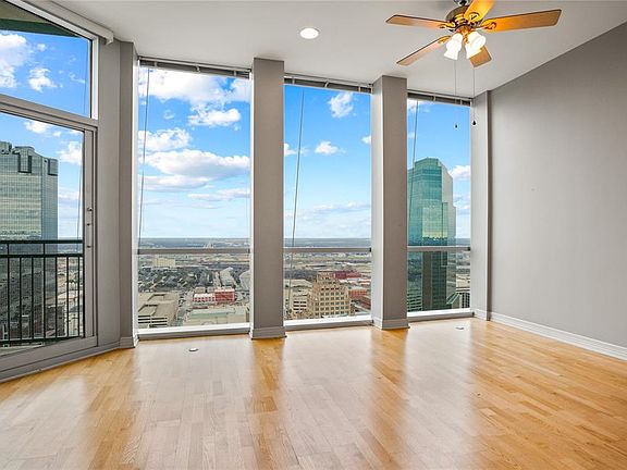 2nd image of 500 Throckmorton St APT 2702
