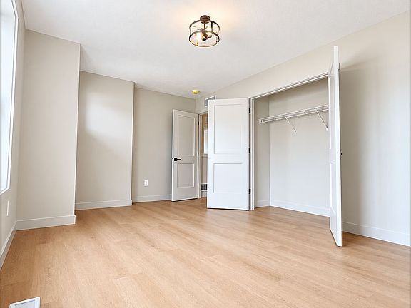 5th image of 648 Pine St