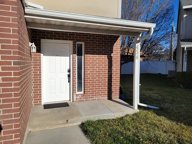 434 E Penney Ave — Photo 2