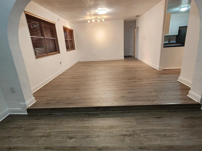 2476 SW 21st Ter — Photo 8