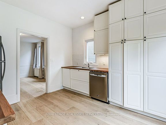 4th image of 10 Fennings St #1