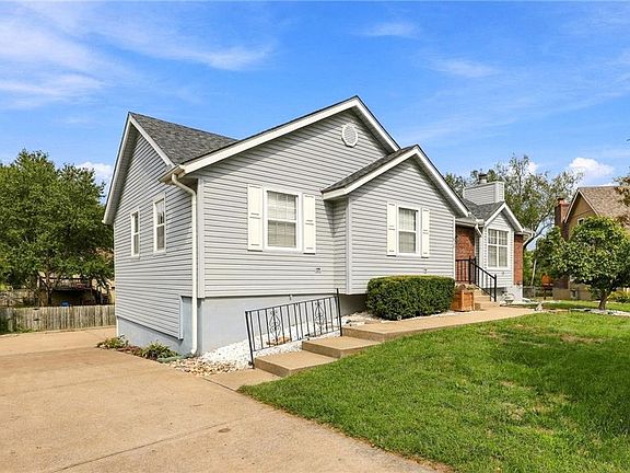 2nd image of 816 SE 16th St