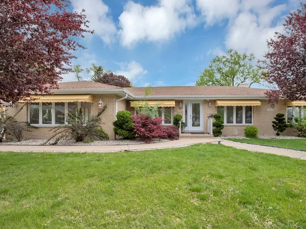 1193 S River Rd, Park Ridge, IL 60068