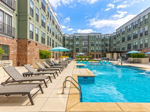 1400 Chestnut St APT 421