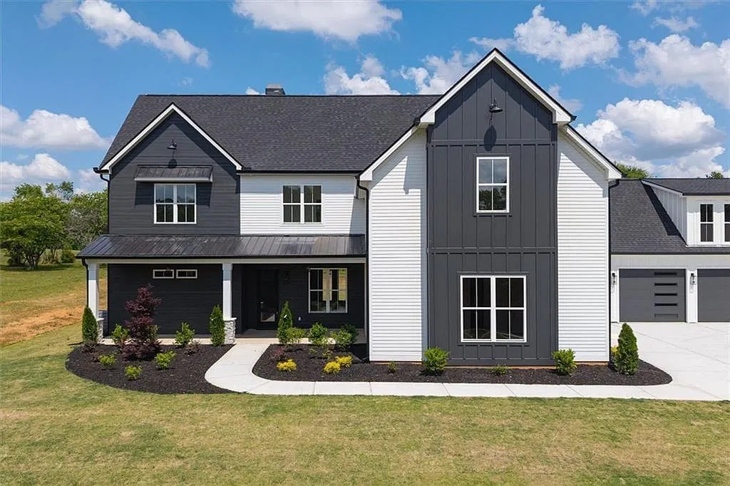 6 bed, 5.5 bath, 4500 sqft, $5,500 — Photo 2