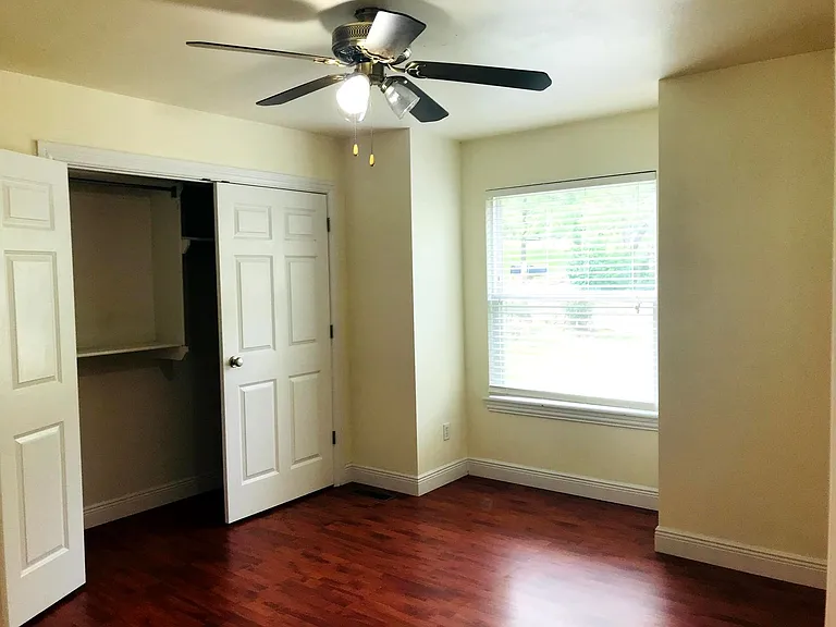 1652 W Cedar St — Photo 15